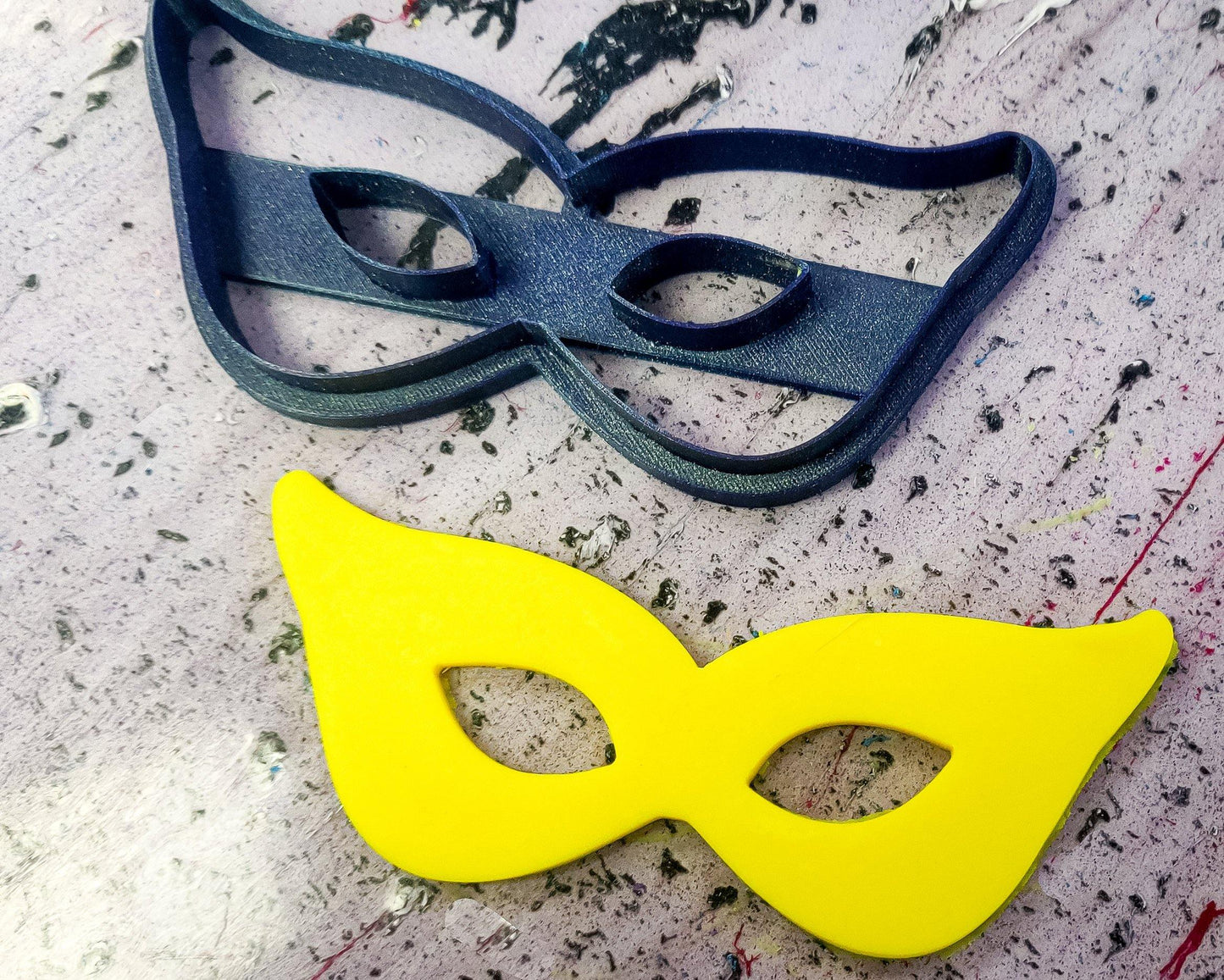 Carnival Venetian Mask with Eyes Holes Cookie Cutter | biscuits fondant clay cheese sugarpaste marzipan - Malta Cookie Cutters