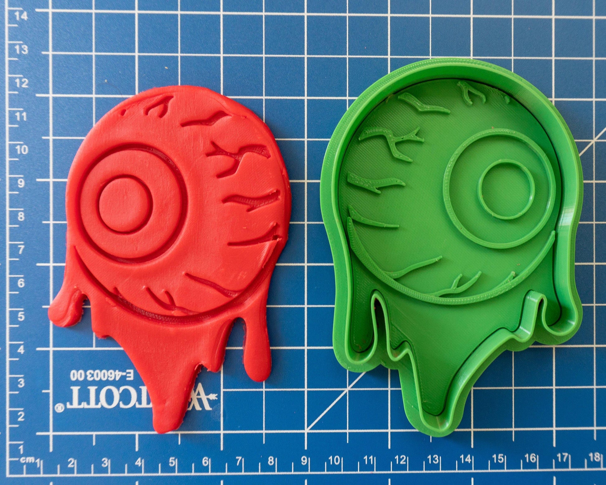 Gory EyeBall Cookie Cutter Fondant Cutter Halloween Cookies Trick or Treat - Malta Cookie Cutters