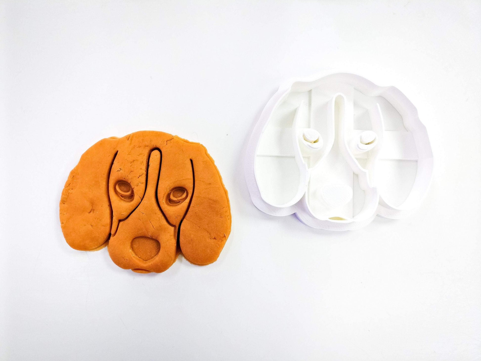 Beagle dog breed cookie cutter gift idea for dog lovers and dog trainers | biscuits fondant clay cheese sugarpaste marzipan - Malta Cookie Cutters